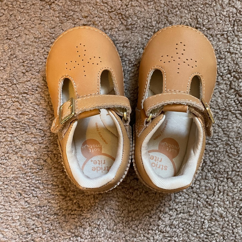 Stride Rite Lucianne Mary Jane shoes. Excellent condition